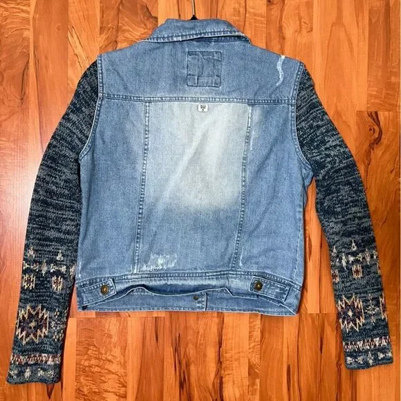 Billabong Jean jacket with sweater sleeves 💗 great used condition - Picture 2 of 7